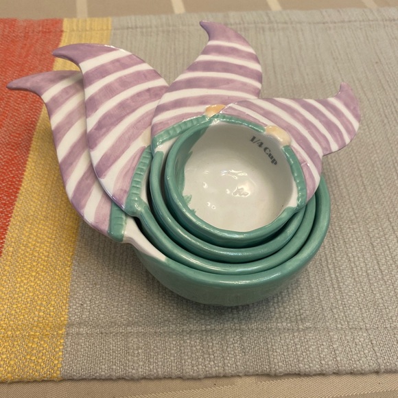 10 Strawberry Street Set Of 4 Stackable Gnome Measuring Cups - Picture 2 of 9